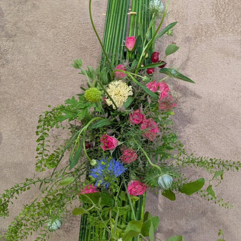 フトイを花くばりにして