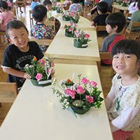 ののはな文京保育園　年長さん初めての　花クラブです。